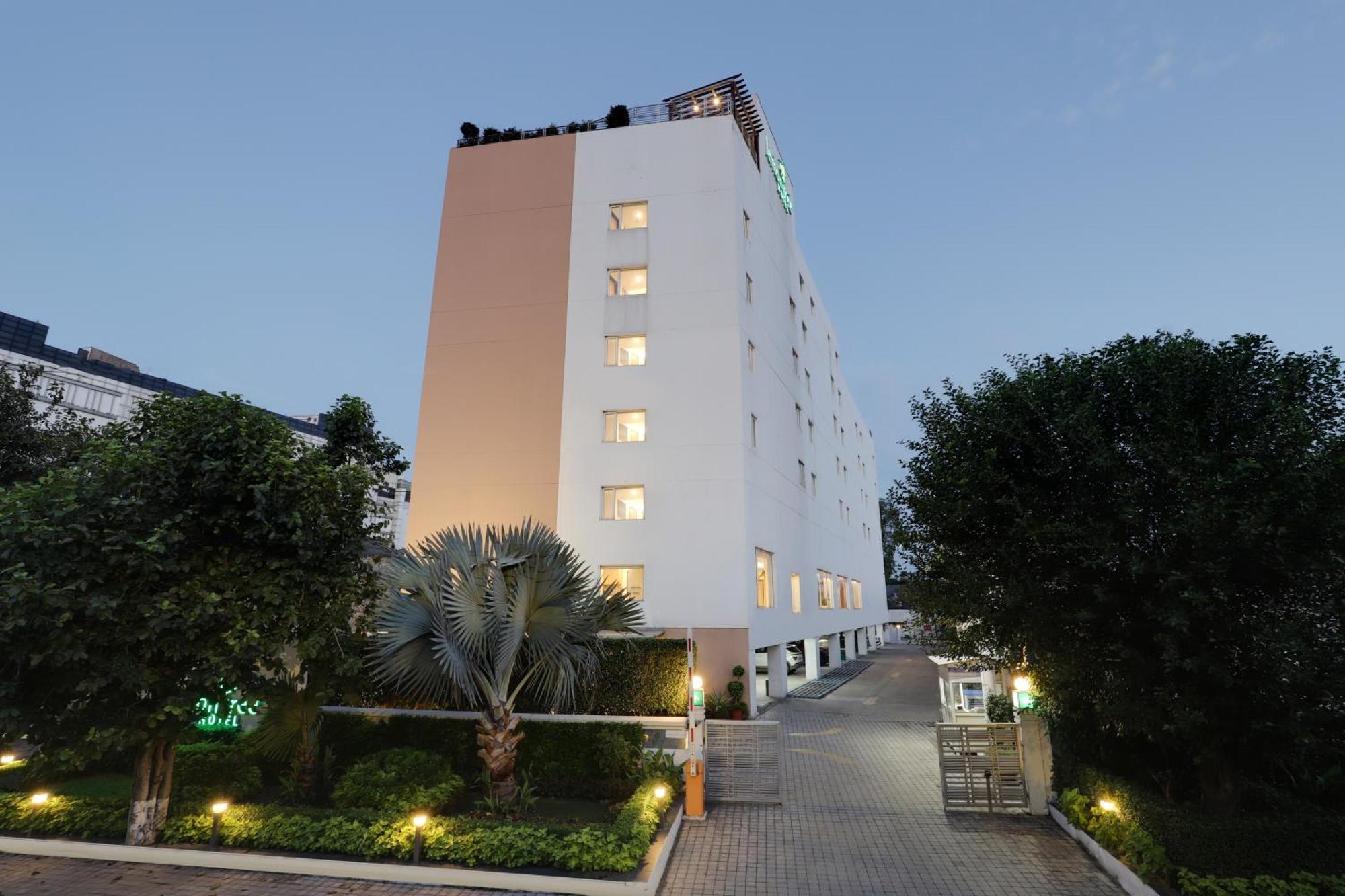 Lemon Tree Hotel Чандигарх Экстерьер фото