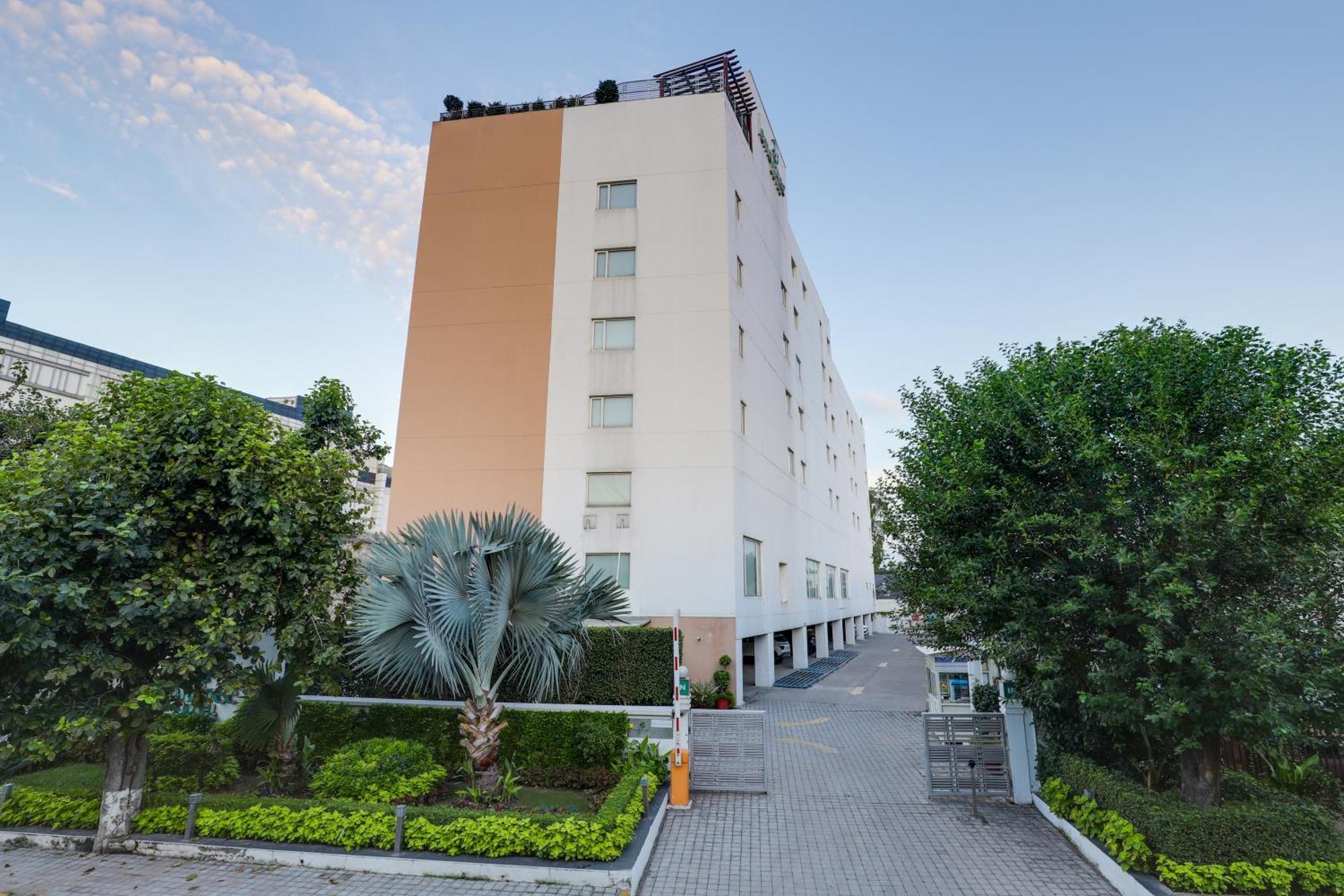 Lemon Tree Hotel Чандигарх Экстерьер фото