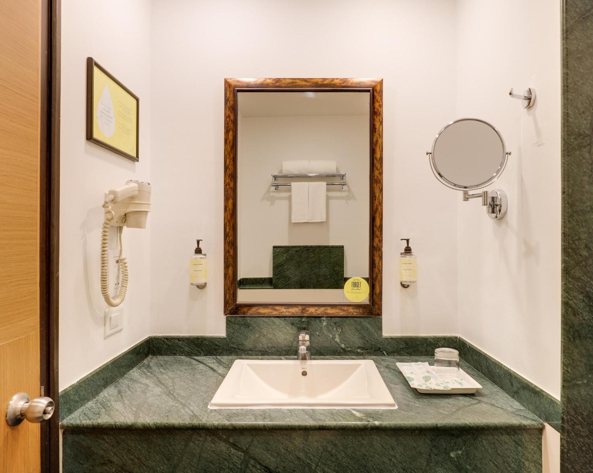 Lemon Tree Hotel Чандигарх Экстерьер фото
